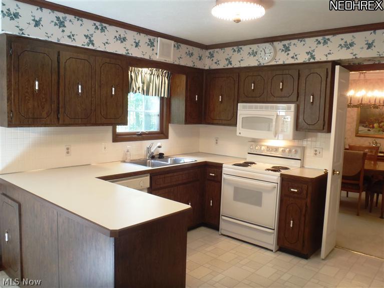 37418 Hunters Ridge Solon, OH 44139 - Photo 9 of 23 Gallery Image 9
