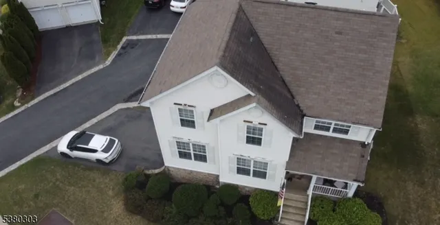 a view of a front of house with a yard