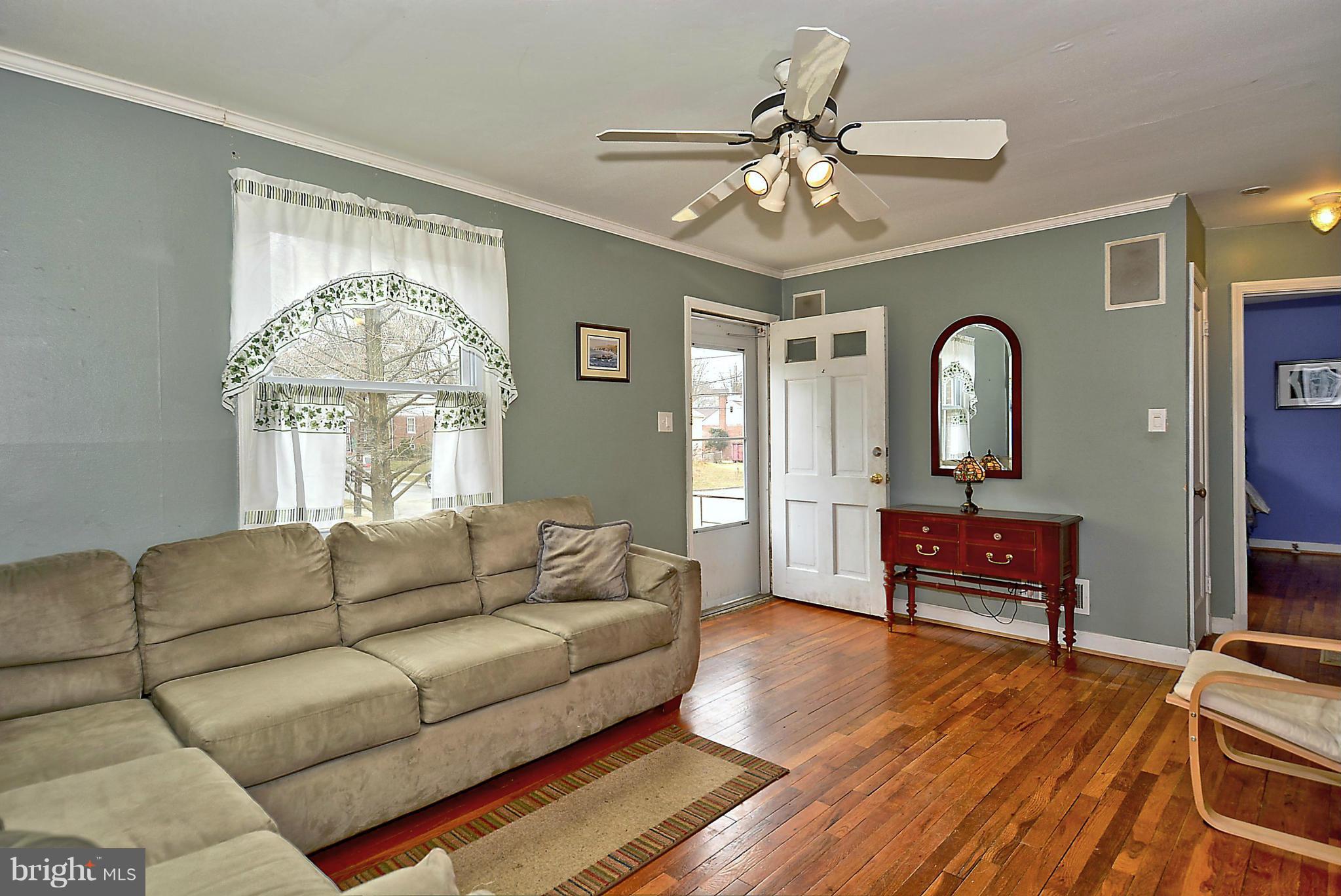1207 Windham Lane Silver Spring, MD 20902 - Photo 3 of 21 Living Room