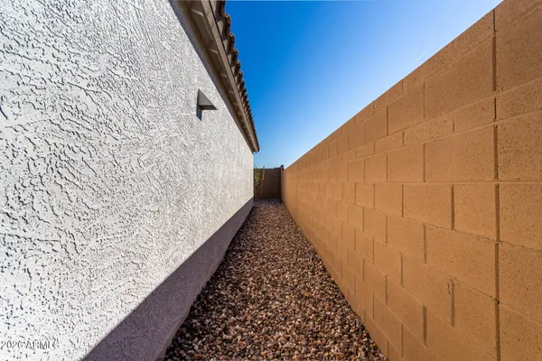 $1,800 | 17589 North Del Mar Avenue, Maricopa, AZ 85138