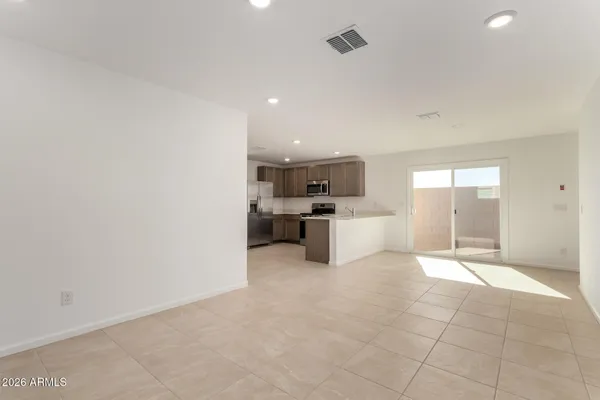$1,800 | 17589 North Del Mar Avenue, Maricopa, AZ 85138