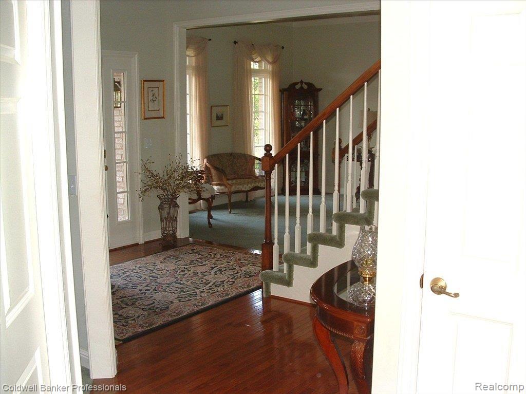 48090 Inveraray Road Canton, MI 48188 - Photo 6 of 12 INVERARAY 48090 FOYER