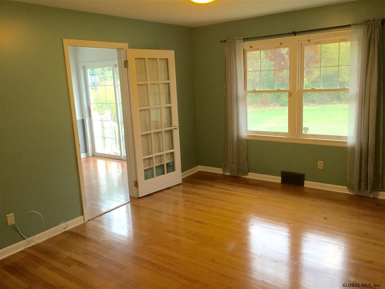 109 Sunset Road Amsterdam, NY 12010 - Photo 4 of 24 Photo 4