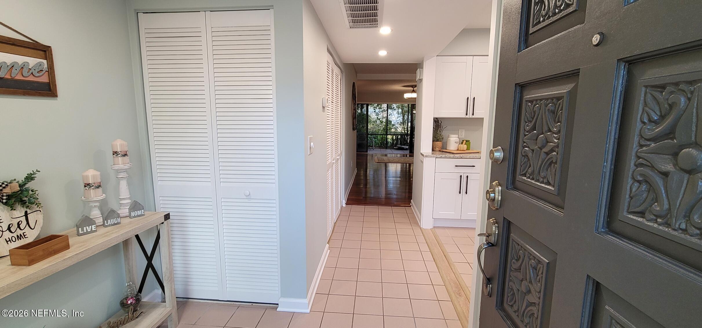 7848 Playa Del Rey Court, Unit 7848 Jacksonville, FL 32256 - Photo 2 of 41 Entry hallway