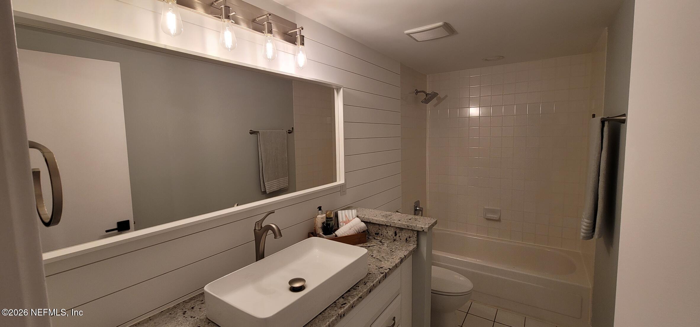 7848 Playa Del Rey Court, Unit 7848 Jacksonville, FL 32256 - Photo 26 of 41 Guest Bathroom