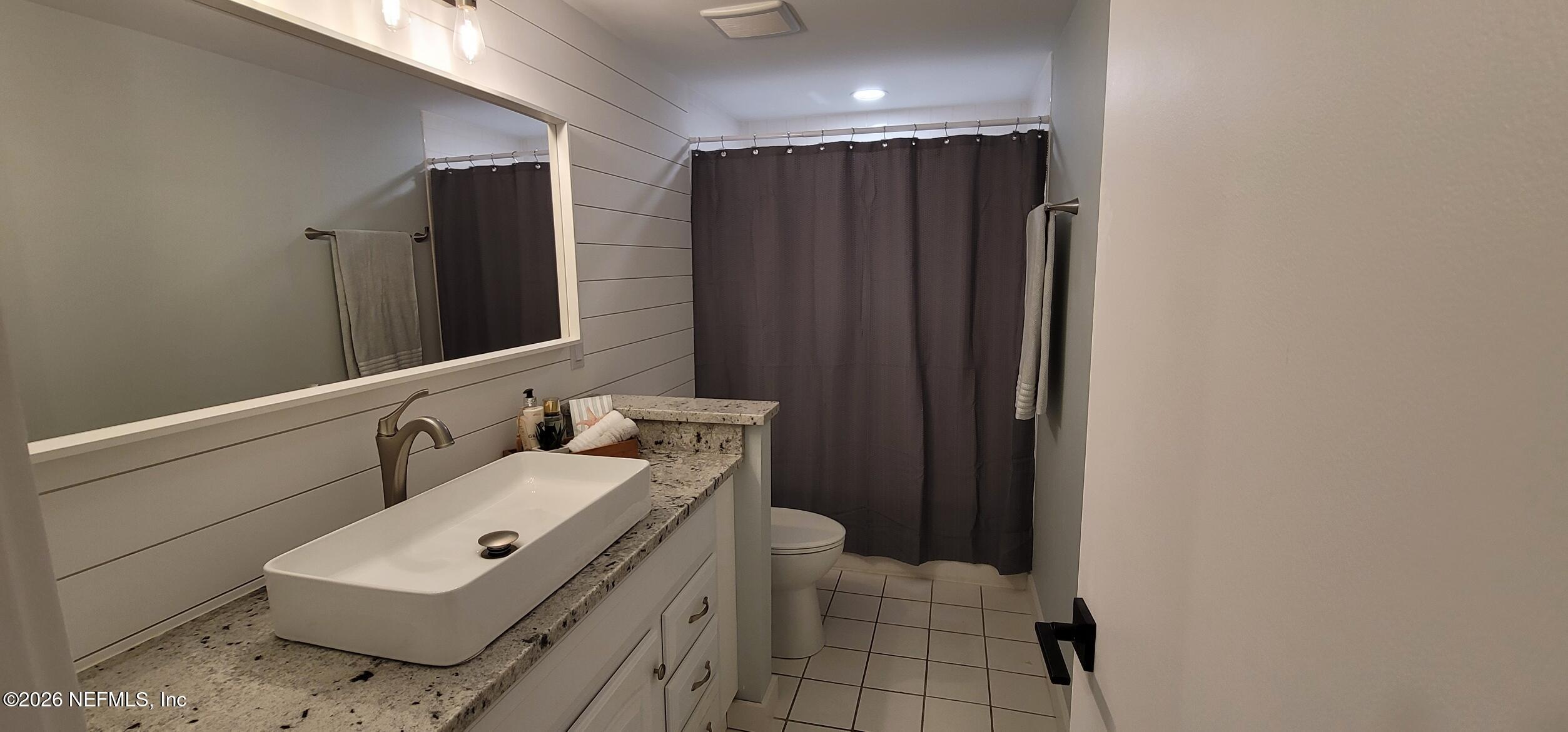 7848 Playa Del Rey Court, Unit 7848 Jacksonville, FL 32256 - Photo 27 of 41 Guest Bathroom
