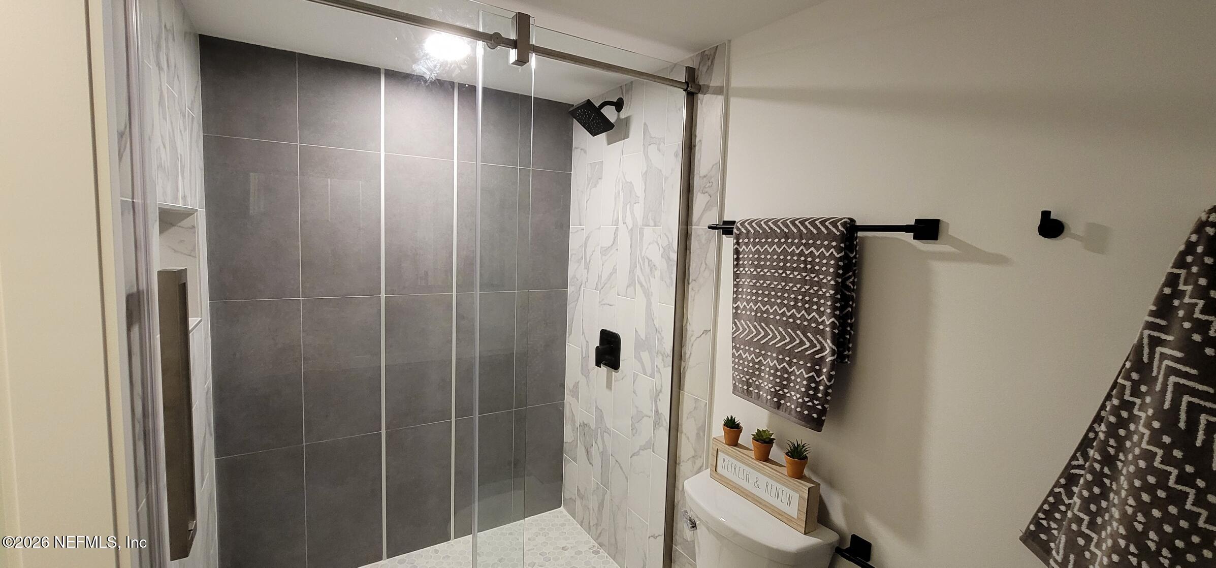 7848 Playa Del Rey Court, Unit 7848 Jacksonville, FL 32256 - Photo 35 of 41 Shower Primary bath