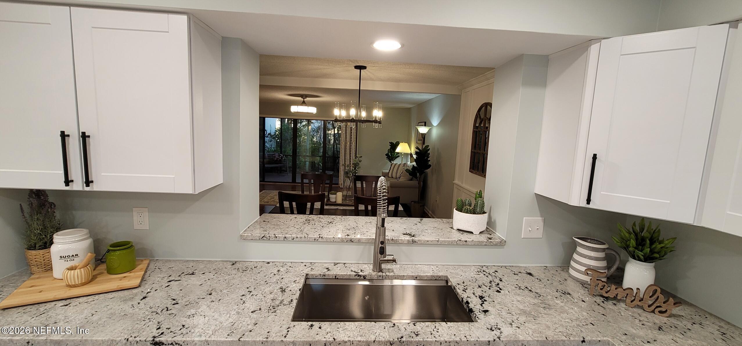 7848 Playa Del Rey Court, Unit 7848 Jacksonville, FL 32256 - Photo 5 of 41 Kitchen