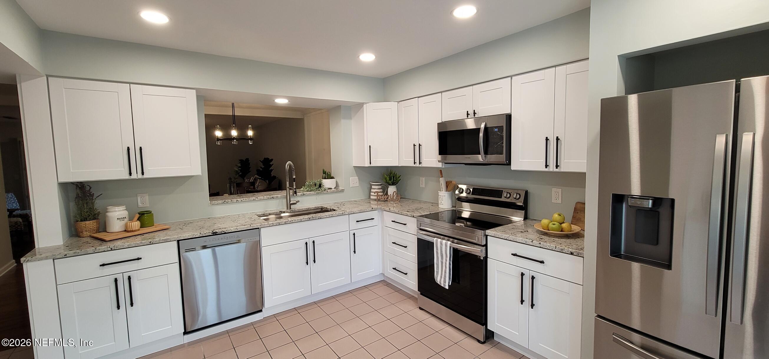 7848 Playa Del Rey Court, Unit 7848 Jacksonville, FL 32256 - Photo 7 of 41 Kitchen