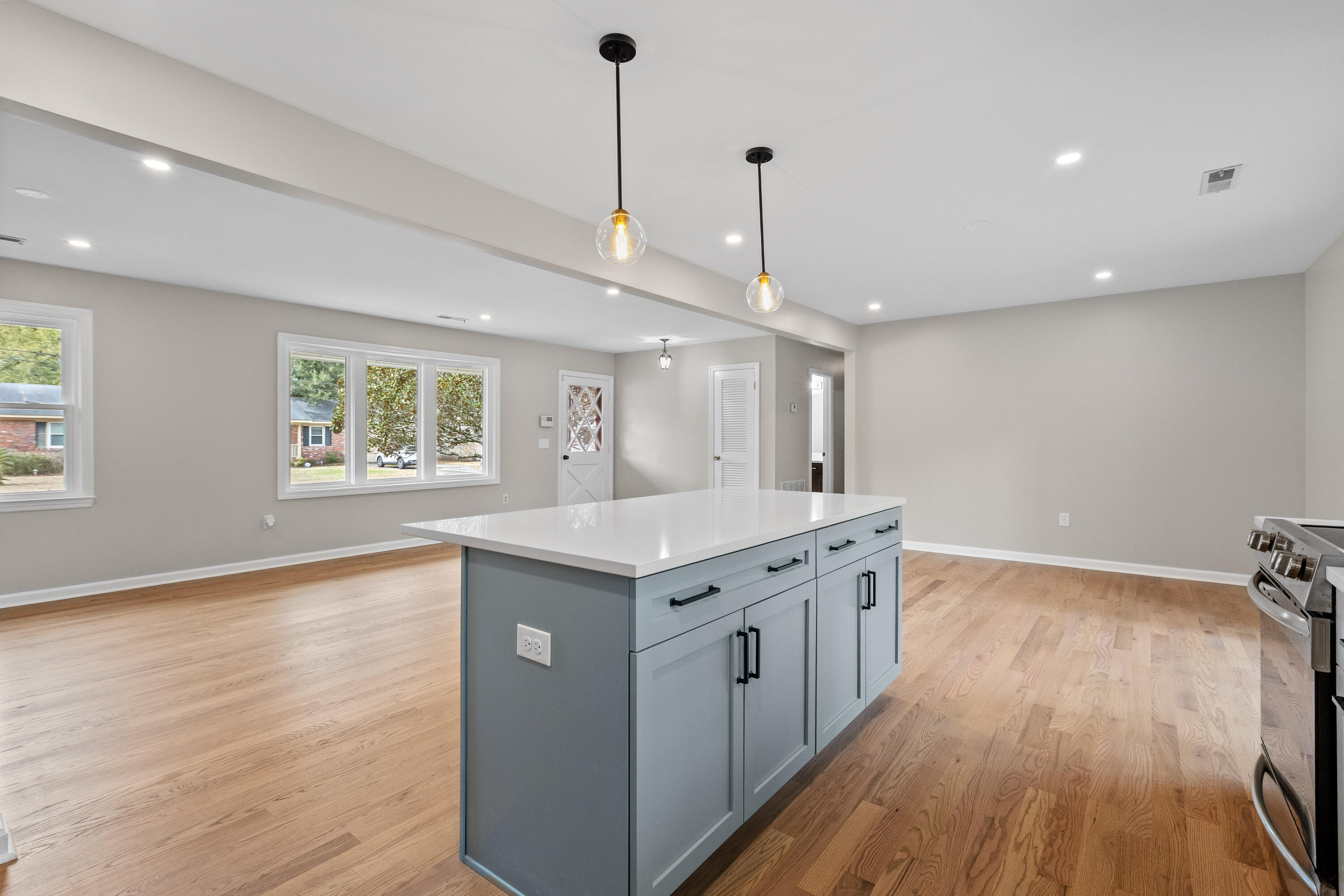 1072 Kentwood Circle Charleston, SC 29412 - Photo 7 of 42 1072KentwoodCir-CasaVerdeMediaLLC13