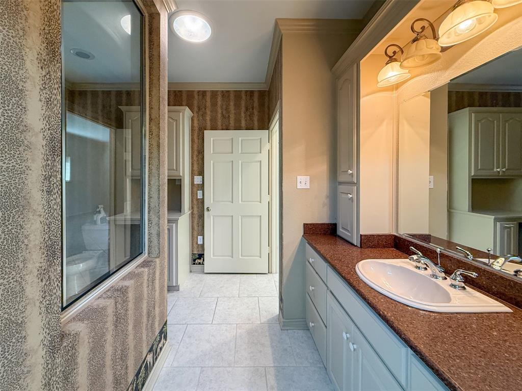 13001 Stonebridge Road Argyle, TX 76226 - Photo 20 of 40 Primary Bathroom