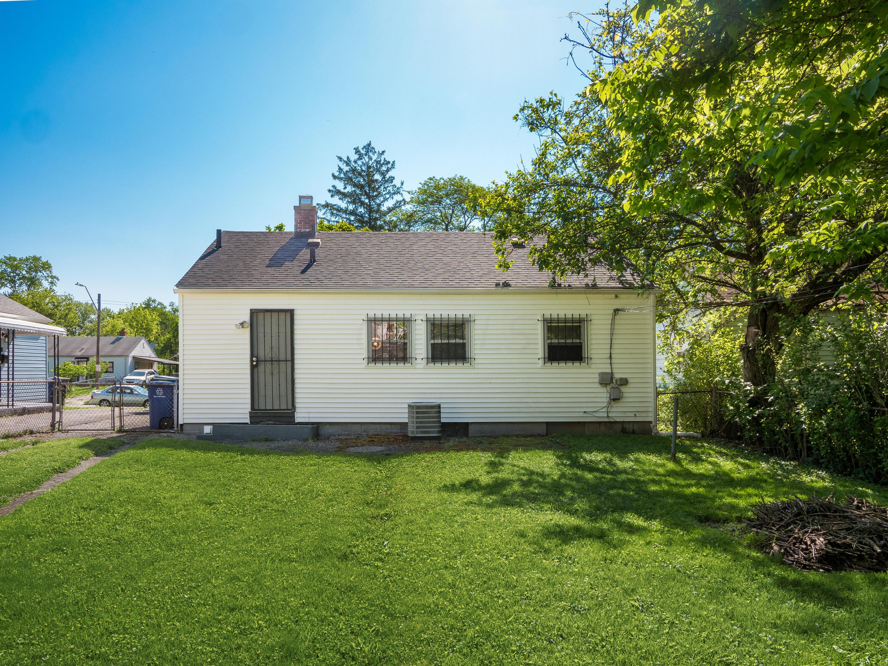 2585 Howey Road Columbus, OH 43211 - Photo 3 of 19 N_2585_Howey_069