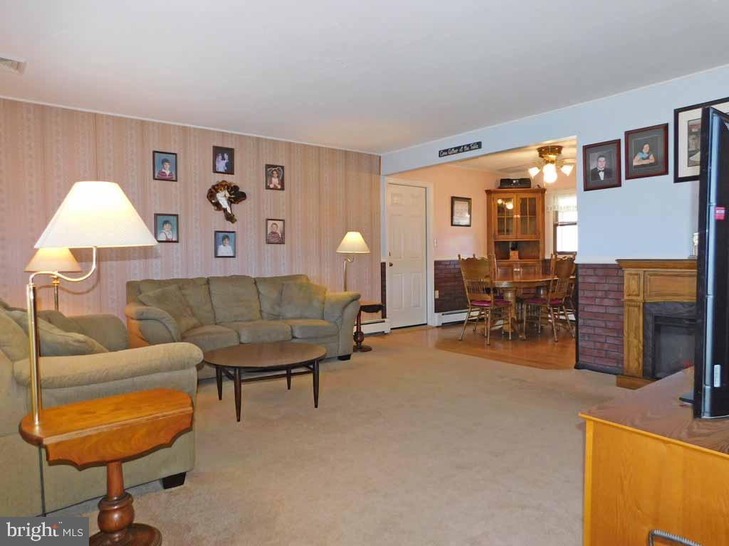 44 Indigo Road Levittown, PA 19057 - Photo 2 of 27 Living Room