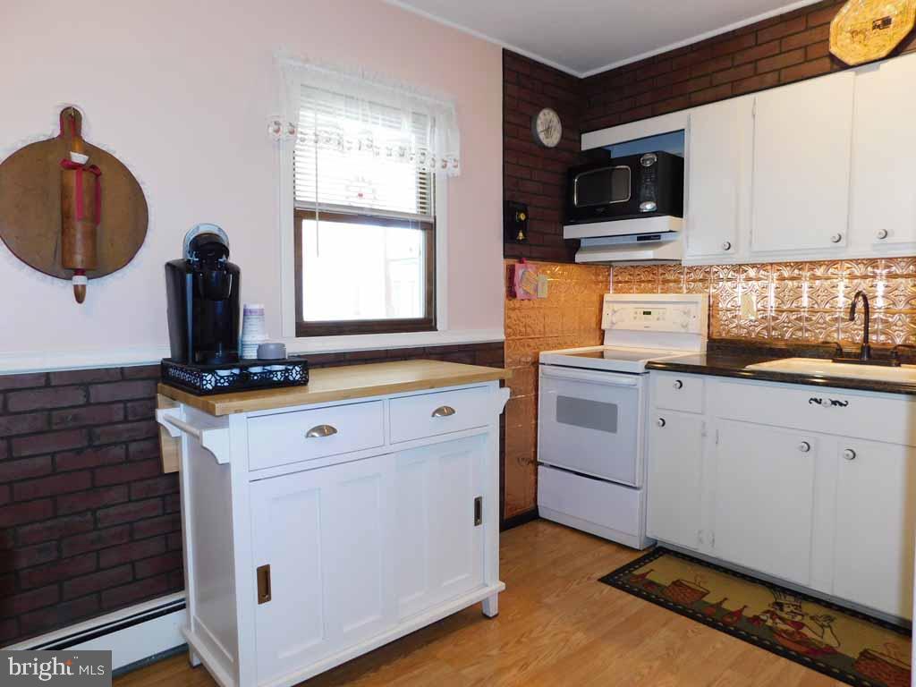 44 Indigo Road Levittown, PA 19057 - Photo 11 of 27 Kitchen