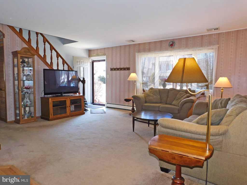 44 Indigo Road Levittown, PA 19057 - Photo 4 of 27 Living Room