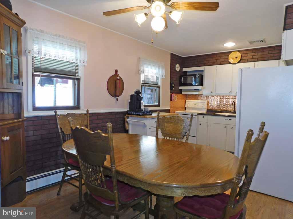 44 Indigo Road Levittown, PA 19057 - Photo 7 of 27 Dining Room