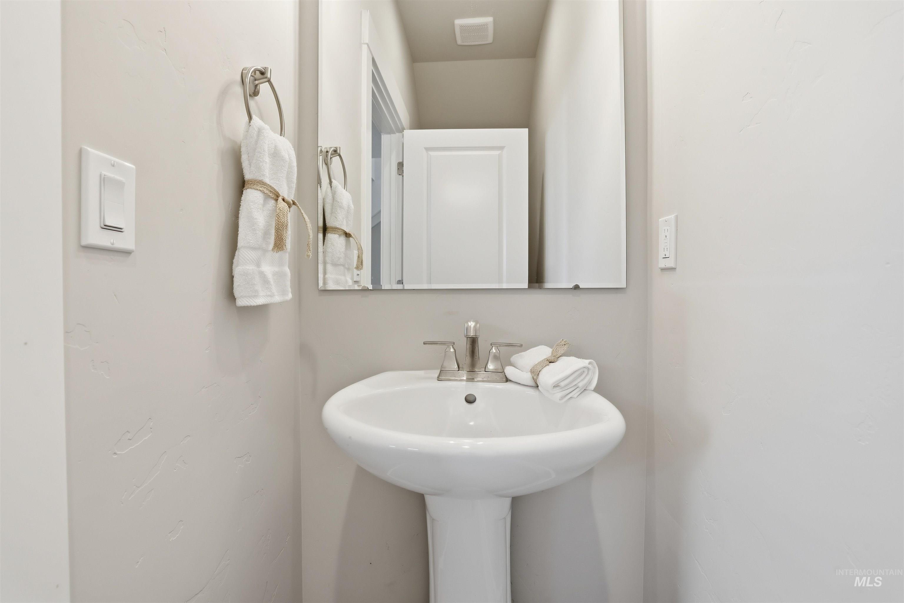 1172 East Cottage Street Kuna, ID 83634 - Photo 9 of 22 View of bathroom