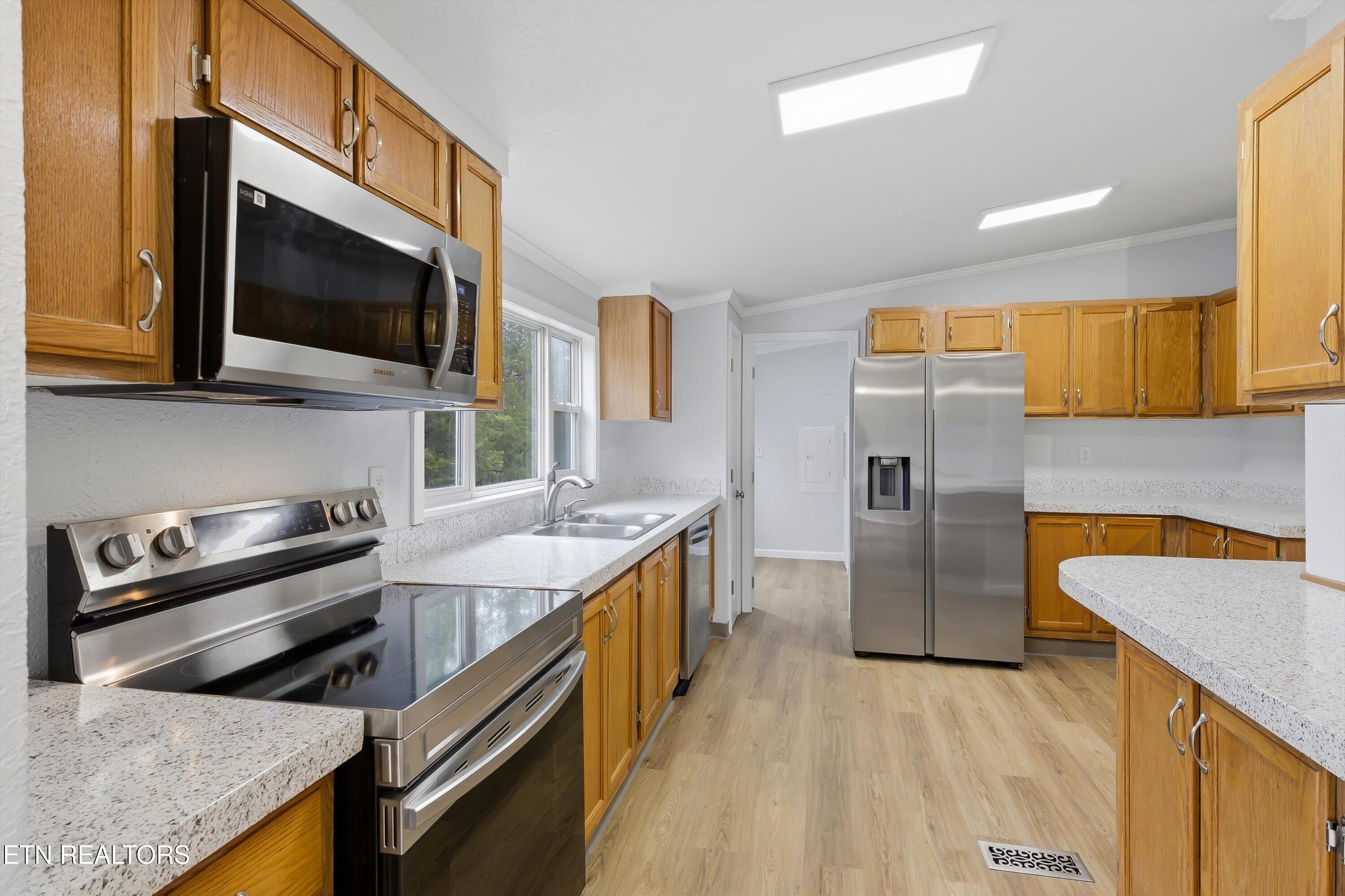 2214 Hinds Creek Road Heiskell, TN 37754 - Photo 11 of 39 Built in Microwave