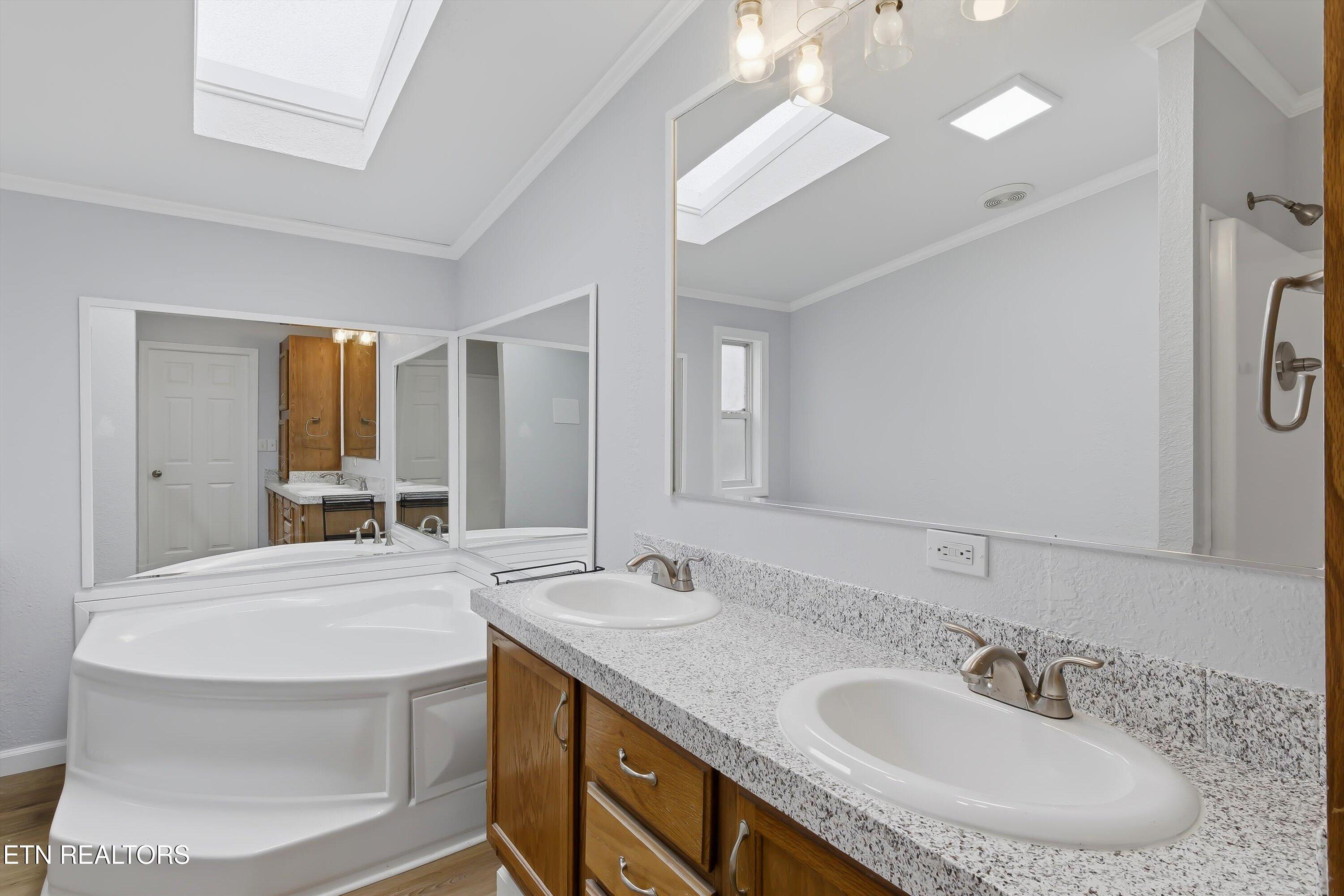 2214 Hinds Creek Road Heiskell, TN 37754 - Photo 15 of 39 Owners Suite Bath