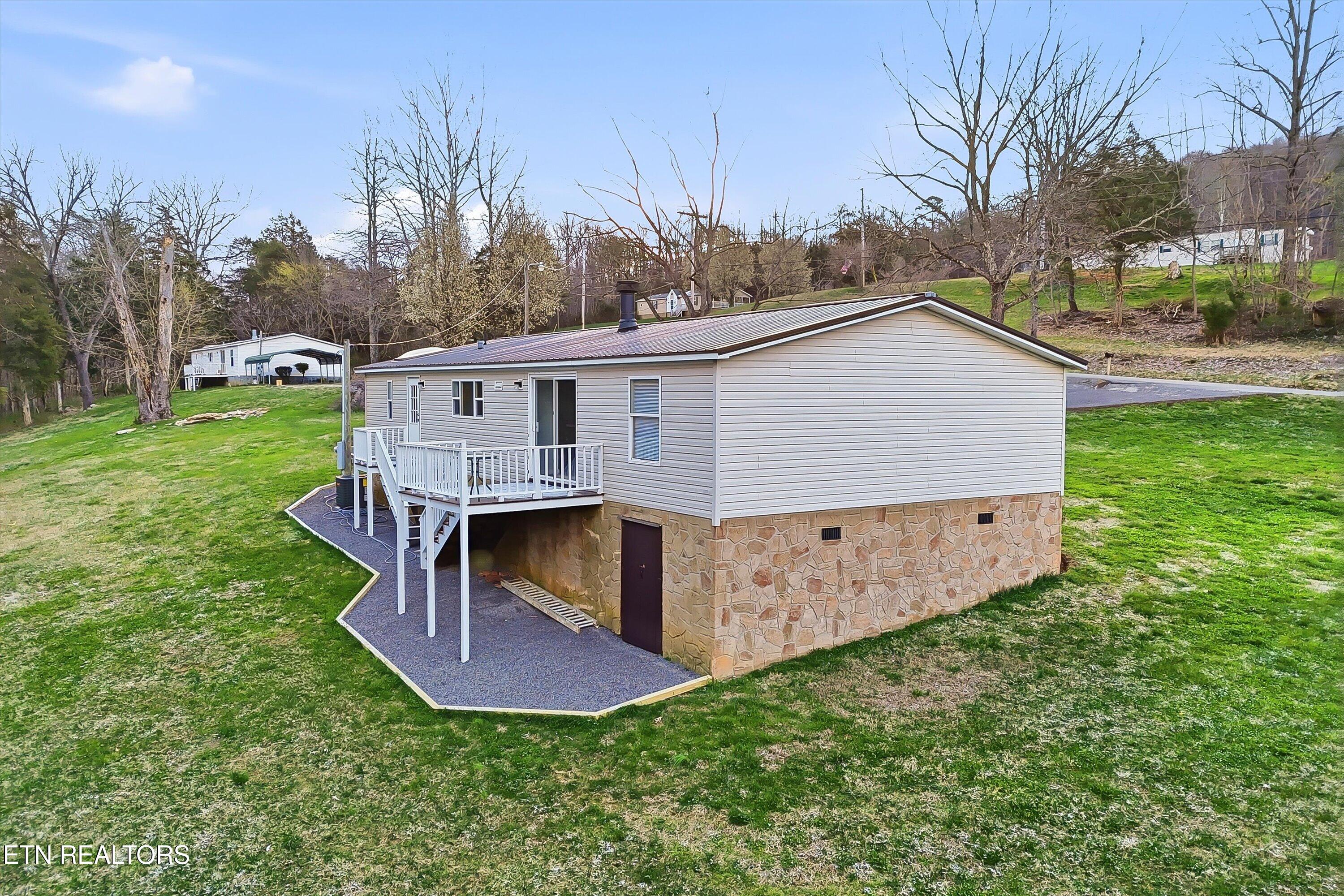 2214 Hinds Creek Road Heiskell, TN 37754 - Photo 22 of 39 Deck