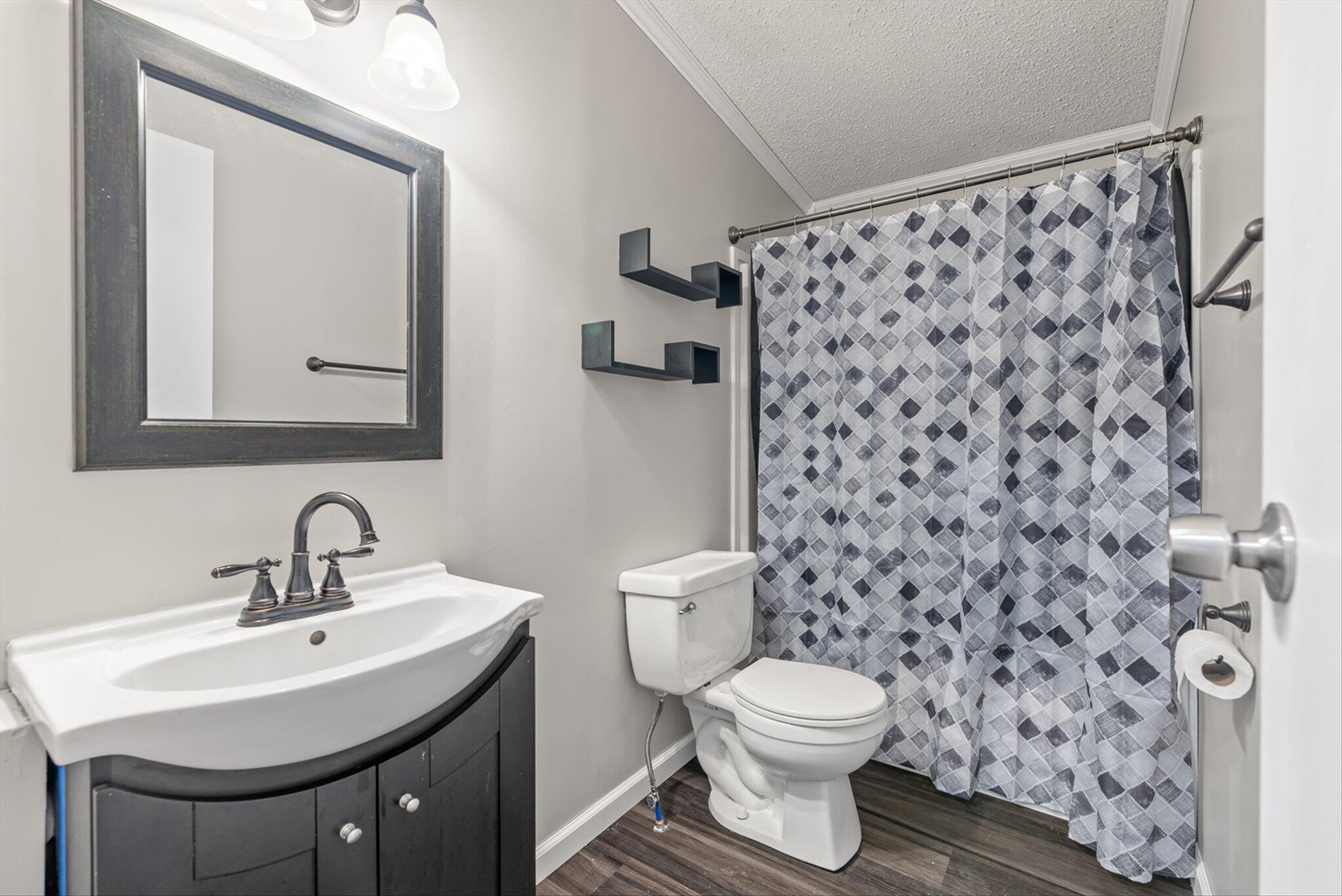 3897 State Rd S-10-1333 Johns Island, SC 29455 - Photo 22 of 36 Hallway bath
