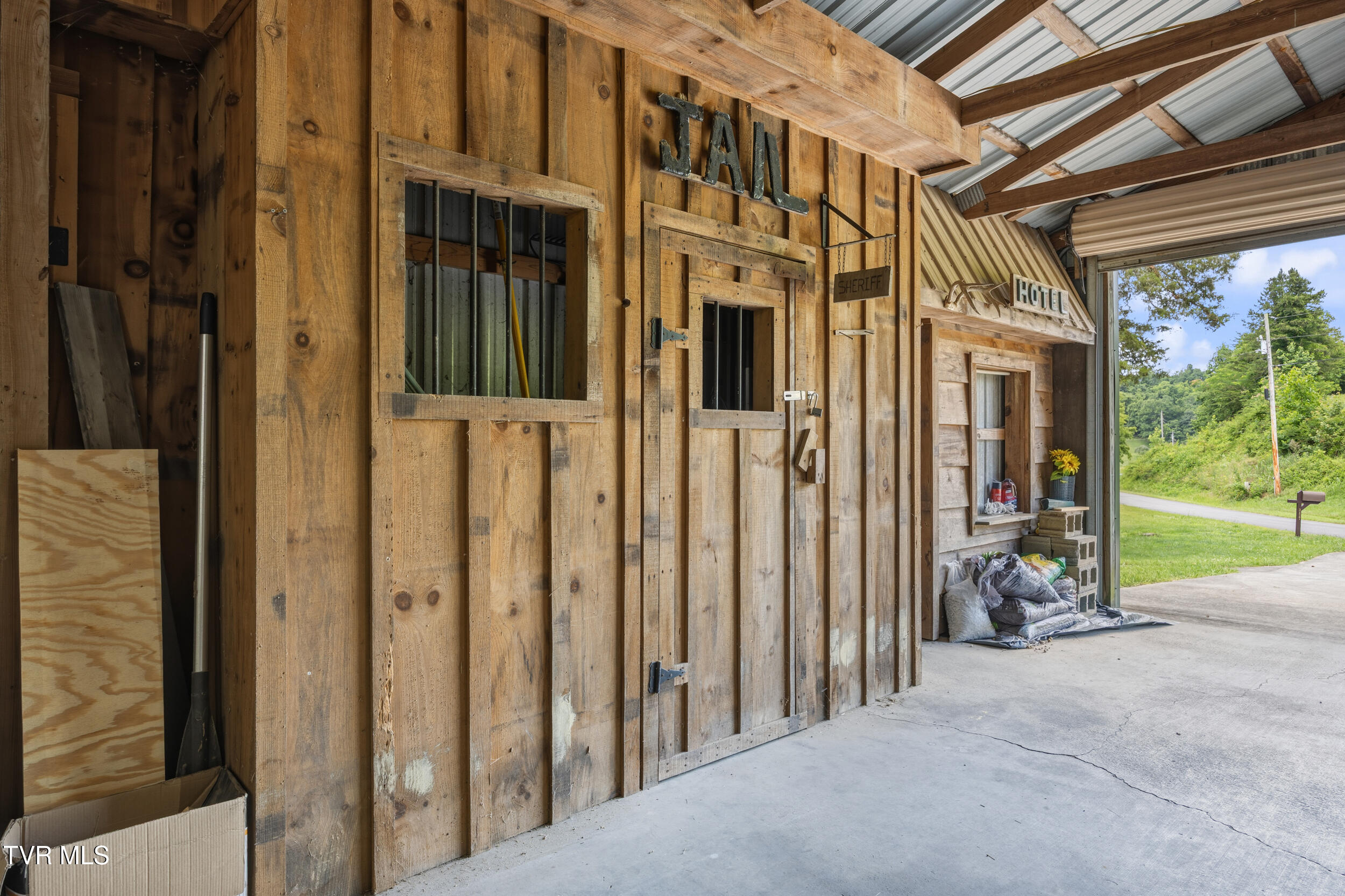 3427 Bill Douglas Road Newport, TN 37821 - Photo 30 of 50 34_barn