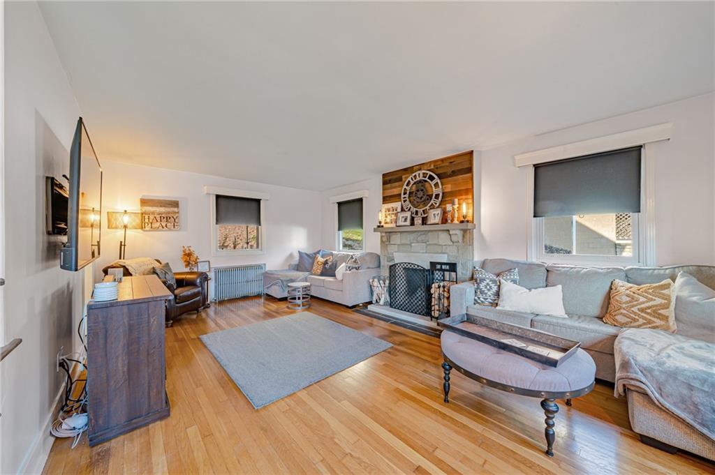 330 Hawthorne Road Pittsburgh, PA 15209 - Photo 3 of 31 Gallery Image 3