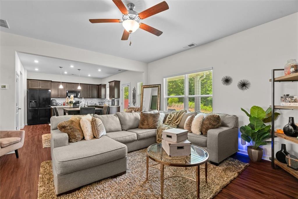 586 Collington Circle Dalton, GA 30721 - Photo 5 of 32