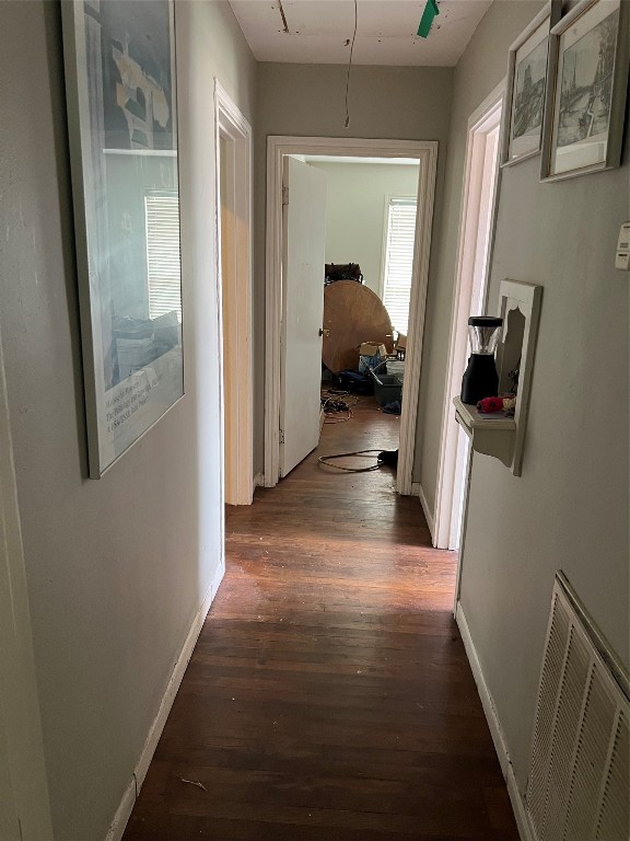 2914 Berry Road Houston, TX 77093 - Photo 4 of 6 Hall to MBedroom