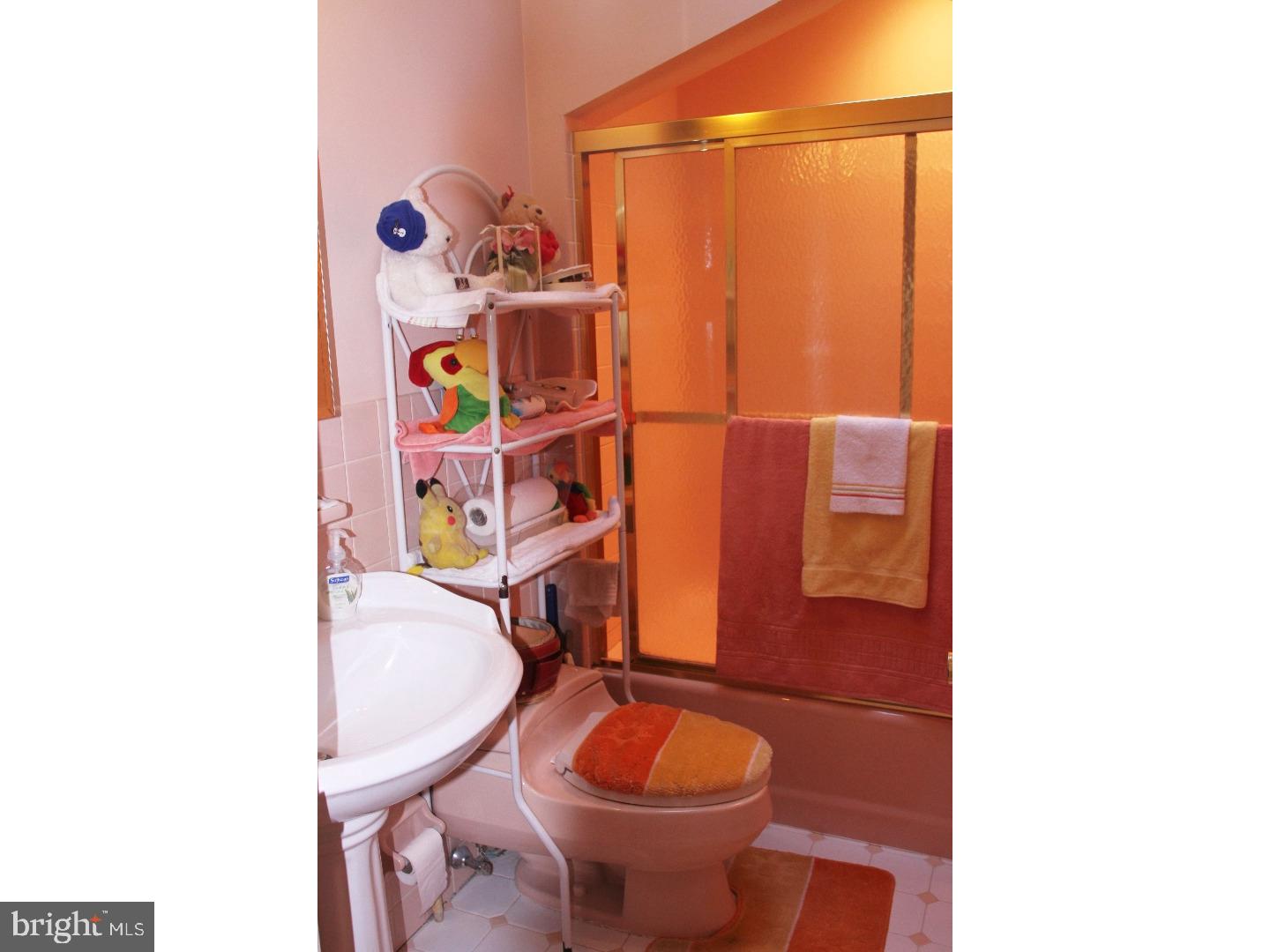 1959 Ashley Road Philadelphia, PA 19138 - Photo 9 of 9 Bathroom