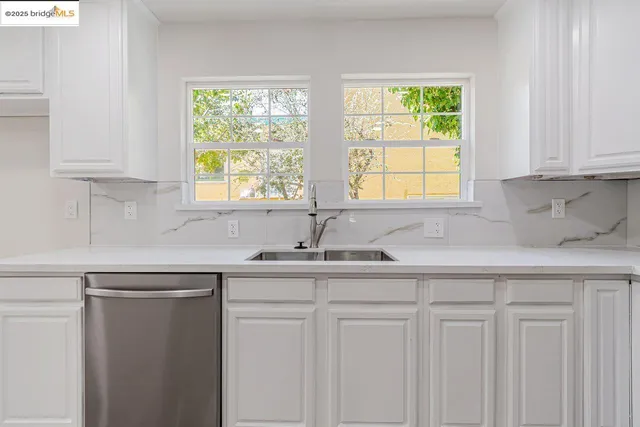 $1,025,000 | 1086 61st Street, Oakland, CA 94608