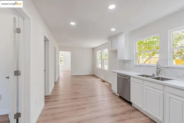 $1,025,000 | 1086 61st Street, Oakland, CA 94608