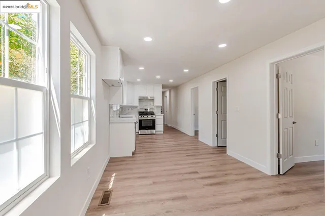 $1,025,000 | 1086 61st Street, Oakland, CA 94608