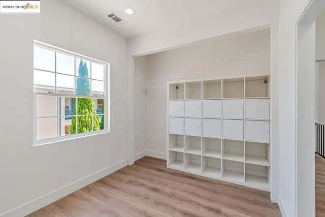 $1,025,000 | 1086 61st Street, Oakland, CA 94608