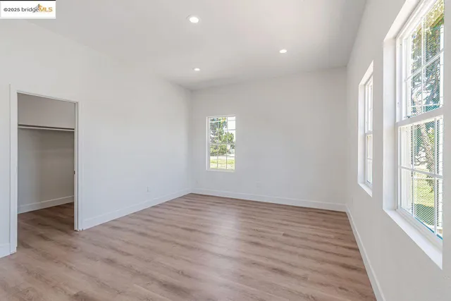 $1,025,000 | 1086 61st Street, Oakland, CA 94608