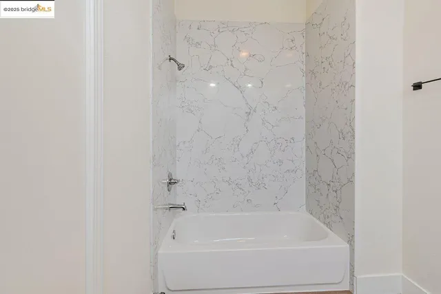 $1,025,000 | 1086 61st Street, Oakland, CA 94608