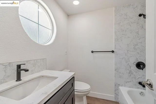 $1,025,000 | 1086 61st Street, Oakland, CA 94608