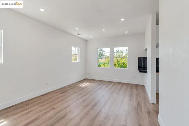 $1,025,000 | 1086 61st Street, Oakland, CA 94608