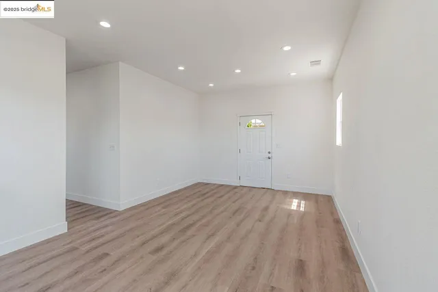 $1,025,000 | 1086 61st Street, Oakland, CA 94608