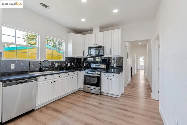 $1,025,000 | 1086 61st Street, Oakland, CA 94608