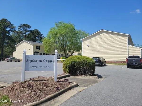 $1,200 | 119 Oakmont Drive, Unit 26, Greenville, NC 27858