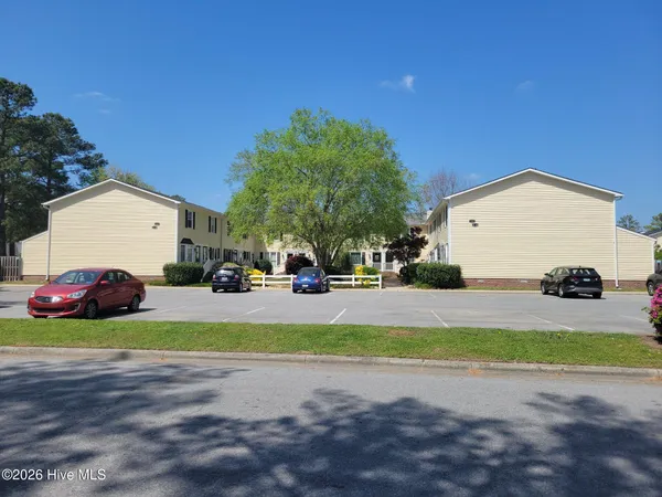 $1,200 | 119 Oakmont Drive, Unit 26, Greenville, NC 27858