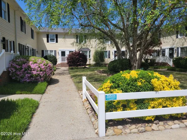 $1,200 | 119 Oakmont Drive, Unit 26, Greenville, NC 27858