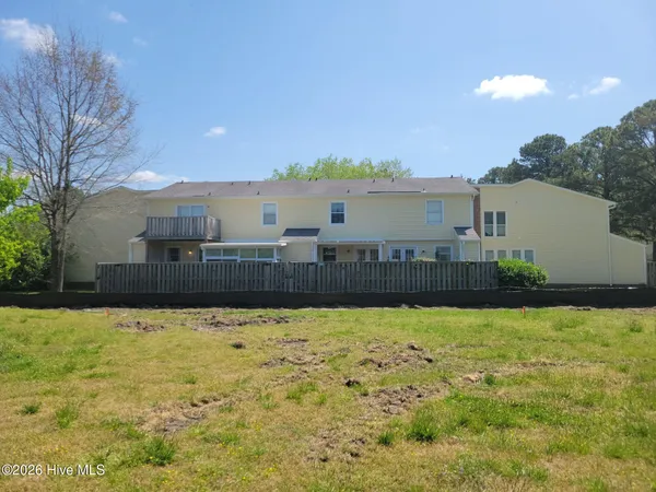 $1,200 | 119 Oakmont Drive, Unit 26, Greenville, NC 27858