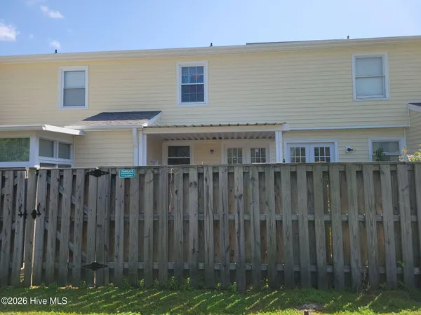 $1,200 | 119 Oakmont Drive, Unit 26, Greenville, NC 27858