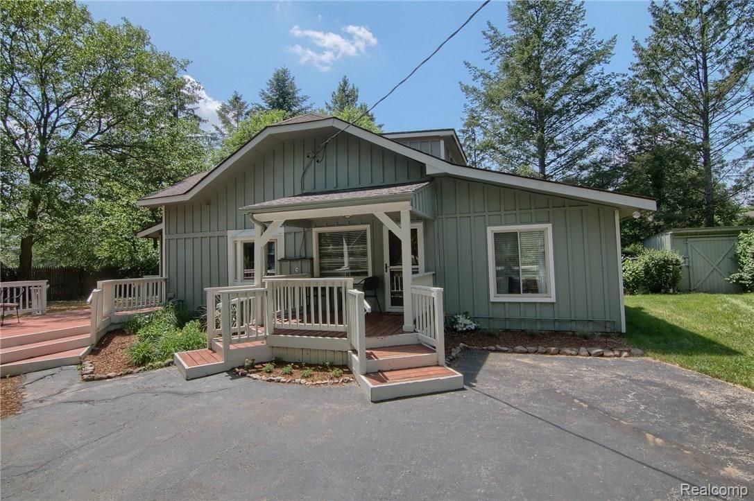4448 Pleasant Valley Road Brighton, MI 48114 - Photo 2 of 32 Front 2nd View.jpg