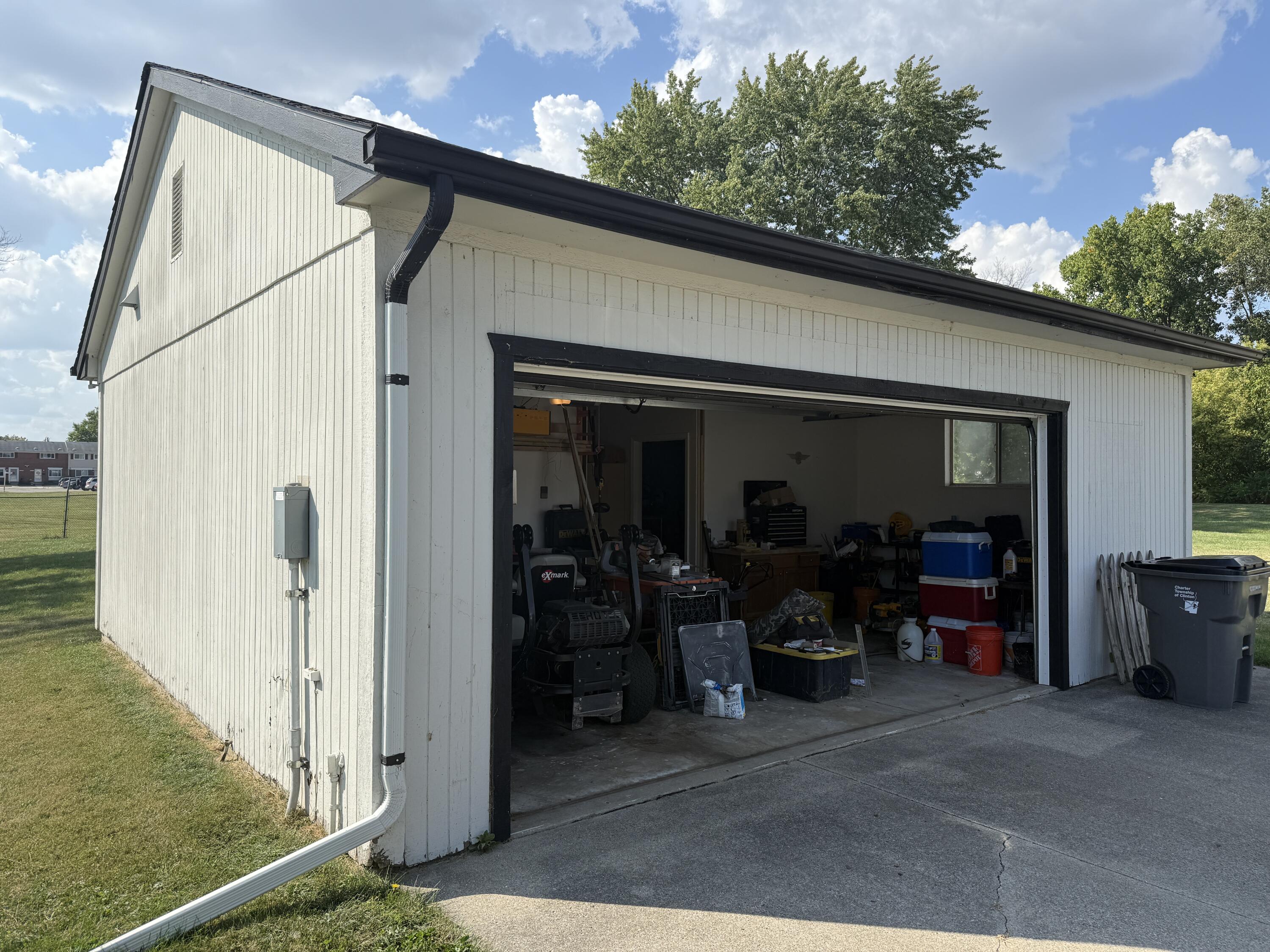 23880 Shook Road Clinton Township, MI 48035 - Photo 3 of 102 IMG_7389