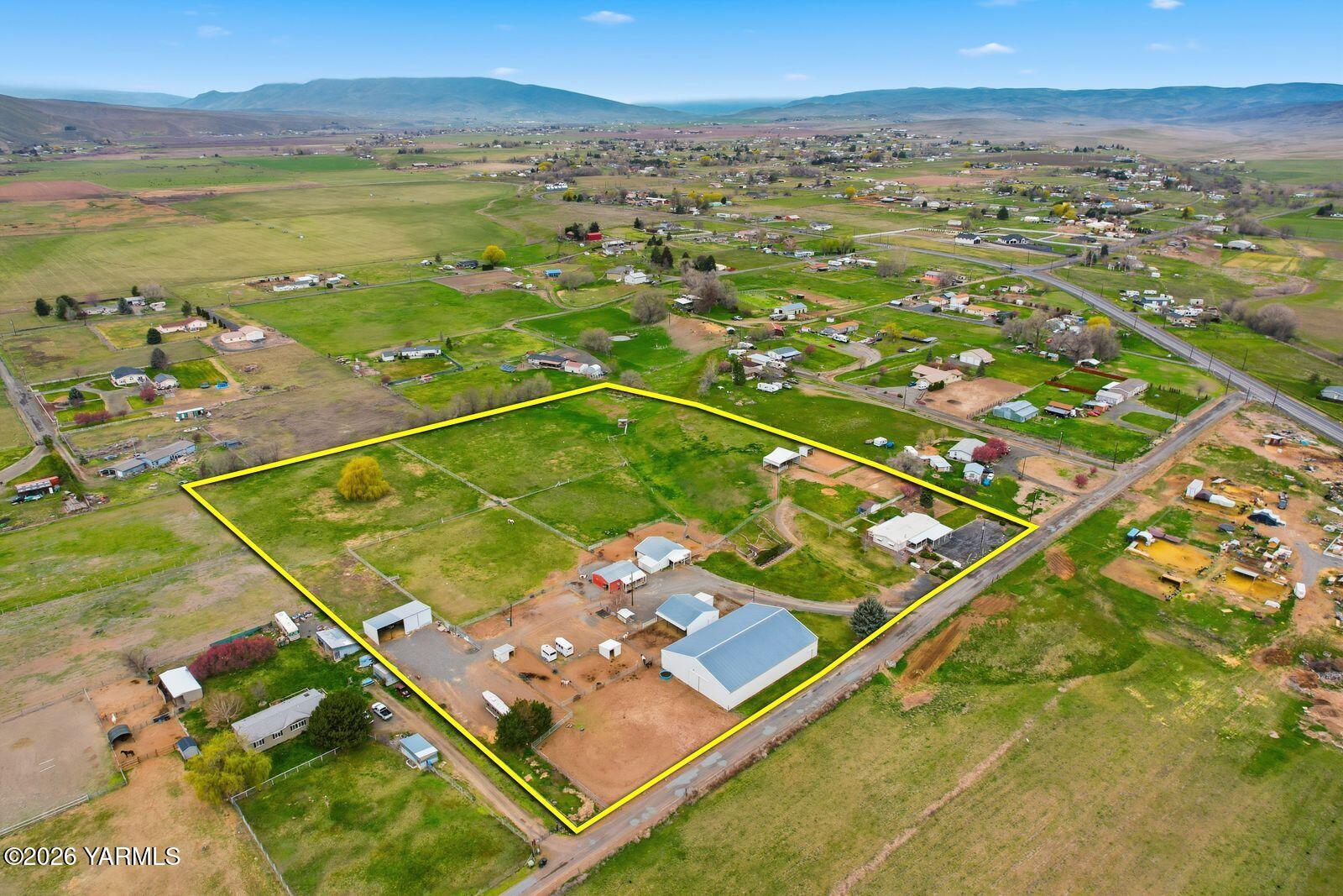 150 Dusty Puddle Road, Unit A&B Selah, WA 98942 - Photo 3 of 51 150 Dusty Puddle Rd_044