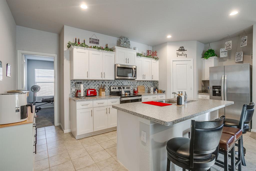 714 Rendyn Way Cleburne, TX 76033 - Photo 11 of 33