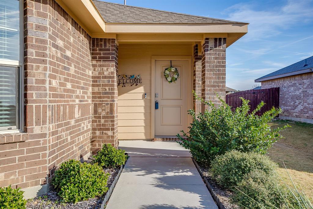714 Rendyn Way Cleburne, TX 76033 - Photo 4 of 33